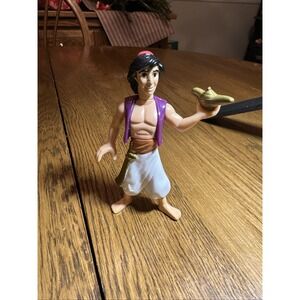 ALADDIN HOLDING LANTERN DISNEY 4" ACTION FIGURE PLASTIC TOY (PRE-OWNED)